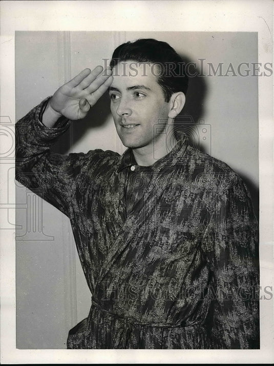 1940 William Sexton Prepares For Military Service  - Historic Images