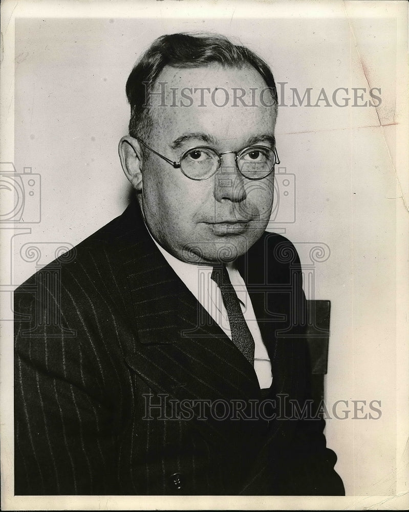 1944 Press Photo Harold Sampson passenger traffic manager - nea57041 - Historic Images