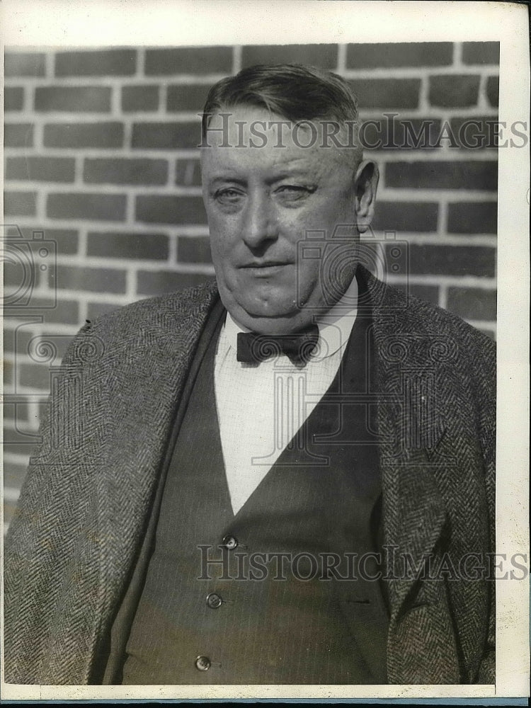 1927 Harry Sanderson and aluminum salesman  - Historic Images