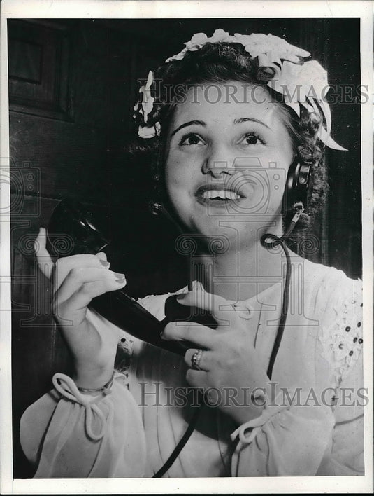 1943 Press Photo Mrs. George M. Shoffner aircraft engineers wife - nea57084 - Historic Images