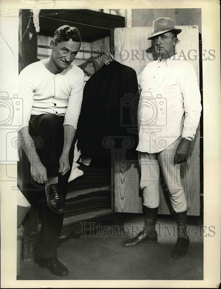 1938 Press Photo Virge Gilpin and Albert Hamilton going back to prison - Historic Images