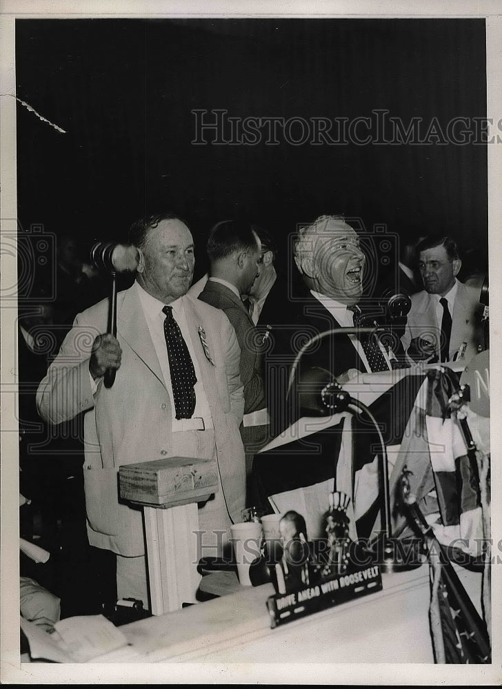 1936 Press Photo Gov. Bob Graves and Sen. Joseph Robertson giving speech - Historic Images