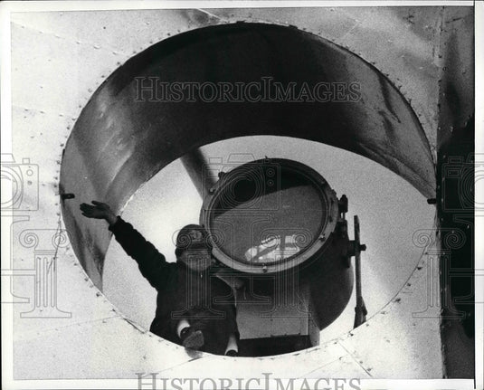 1970 Press Photo A Japanese Demonstrator Waves Atop Tower Of The Sun At Expo '70 - Historic Images
