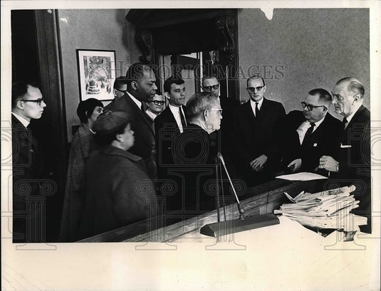 1962 Press Photo Lew Weinacht of Mayor's Office Speaks to Ministers - nea57292 - Historic Images