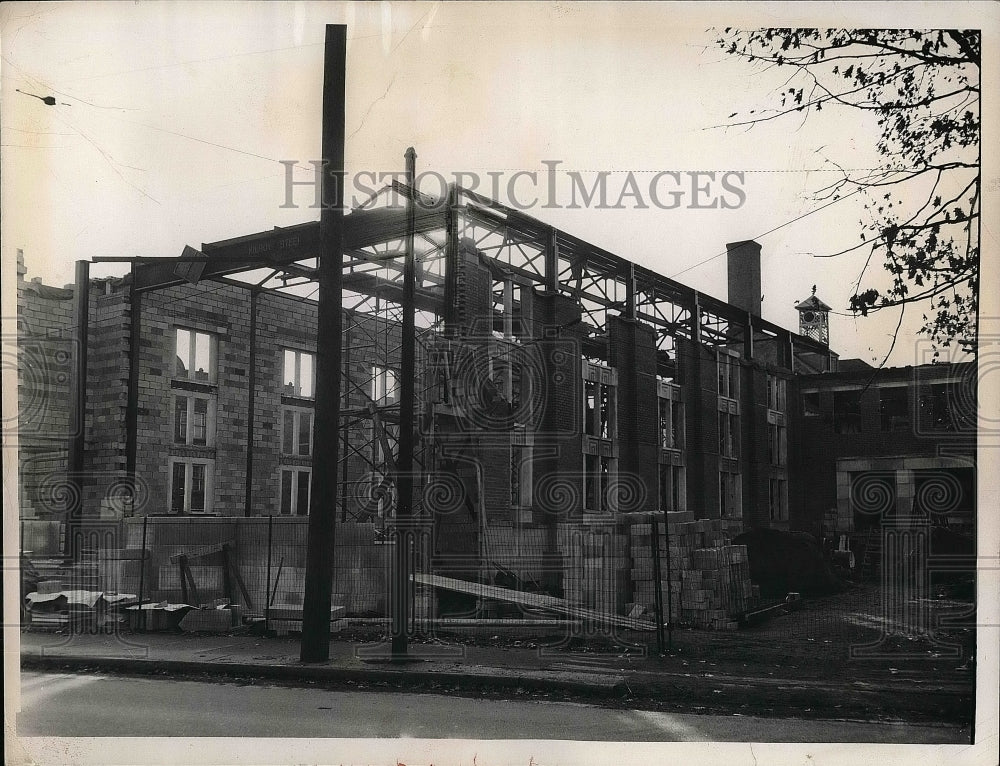 1951 Press Photo The construction of Lakewood Christian church - nea57318 - Historic Images