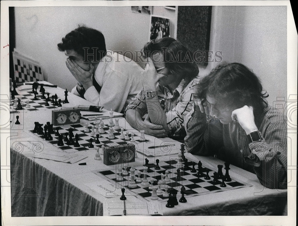Press Photo Three Men Stare Deliberate Over Their Next Chess Move - nea57337 - Historic Images