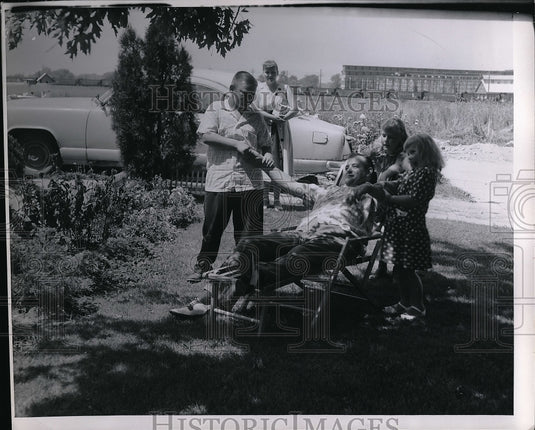 1955 Denver Napier, Wife Hazel, Children Denver, Alma & Sharon - Historic Images
