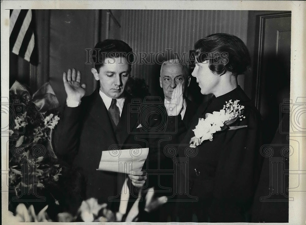 1934 John Casey Administers Oath Of Office To Judge Fay Bentley - Historic Images