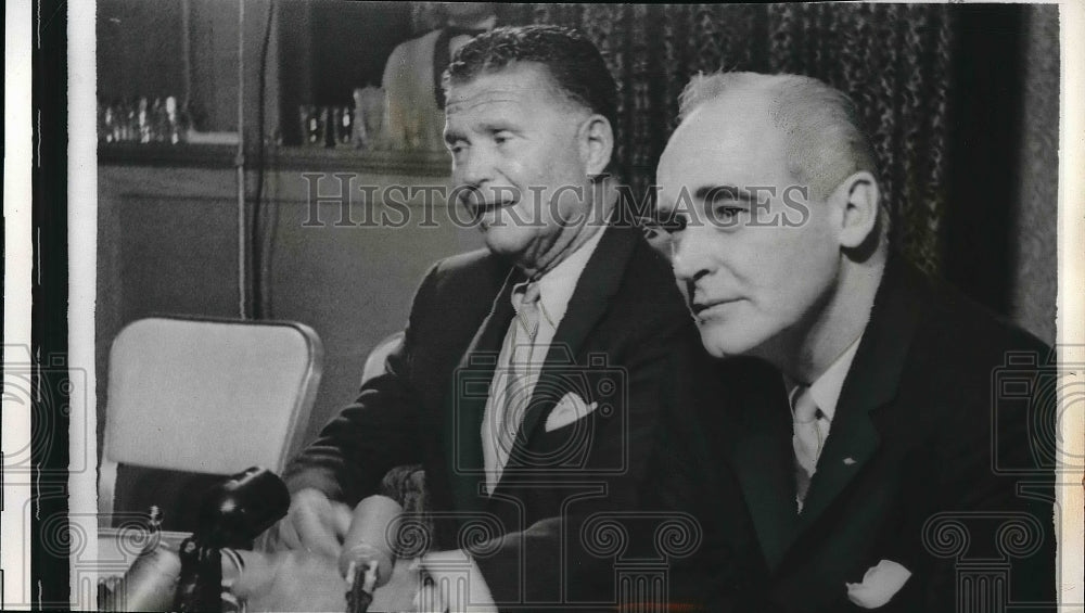 1960 Press Photo Frank Lane and Charles Finley of the Kansas City Athletics - Historic Images