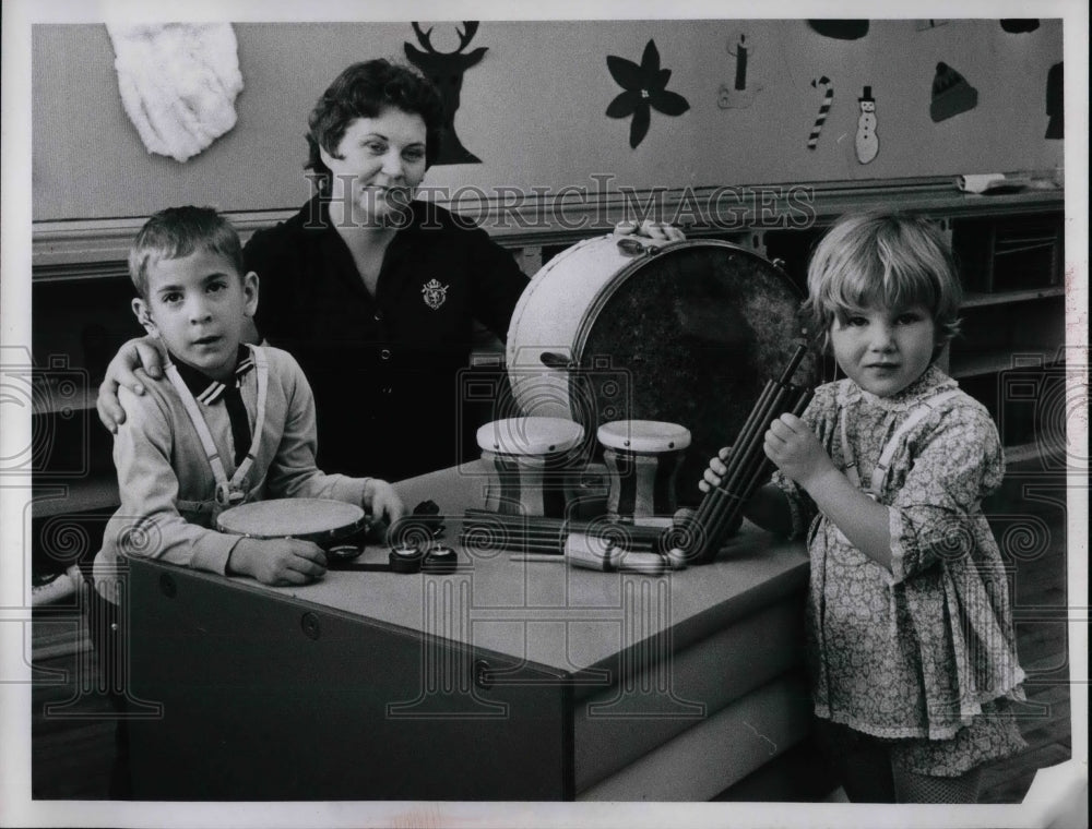 Press Photo Michael Murray, Mrs. Roy Porterfield, &amp; Tracey Smith - nea57559 - Historic Images