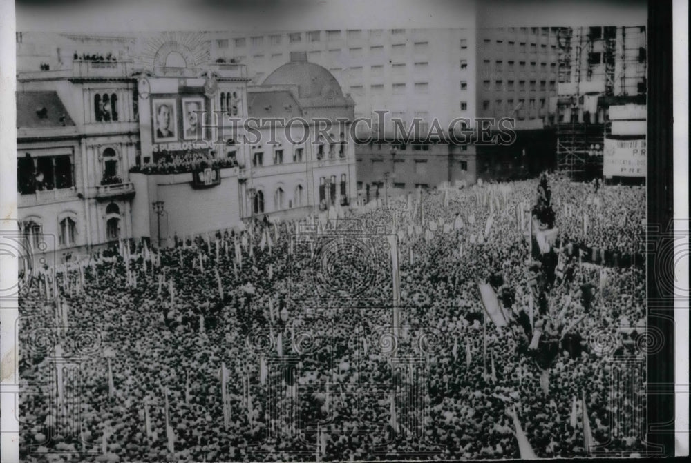 1955 Demonstrators in front of palace in Buenos Aires  - Historic Images