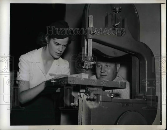 1942 Press Photo Margaret Johnstone & Instructor Donald Rothera At Air Scouts - Historic Images