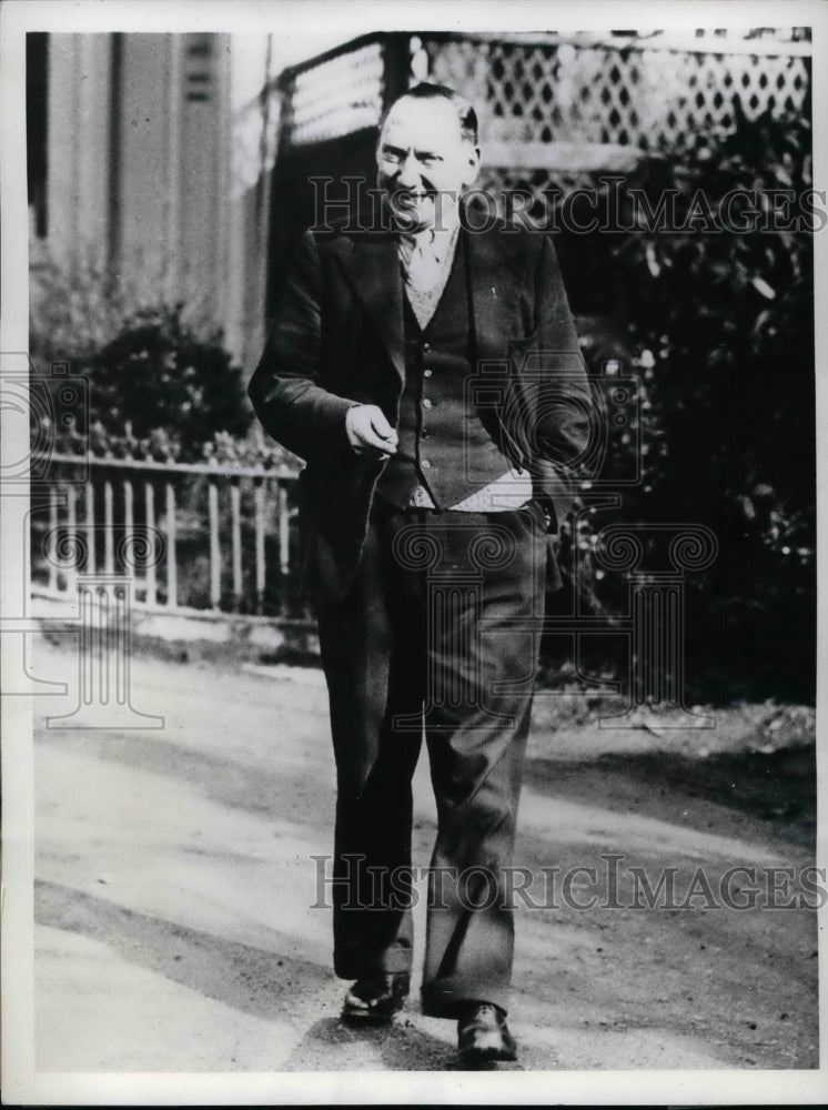 1935 Frederick Jary war veteran going to church  - Historic Images