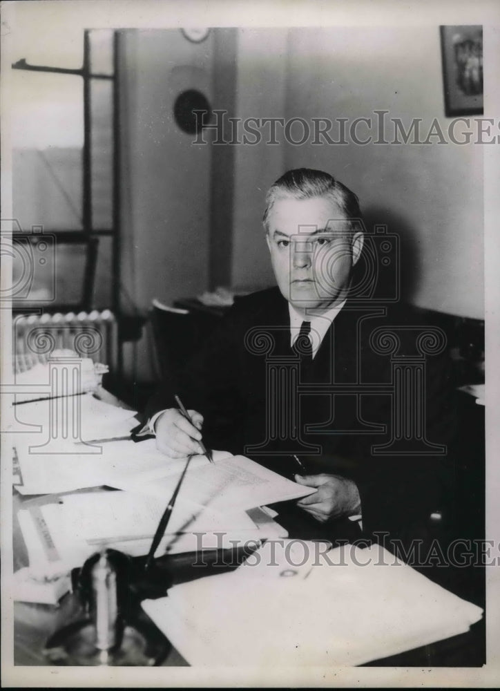1937 R.T. Jackson on the utility&#39;s counsel  - Historic Images
