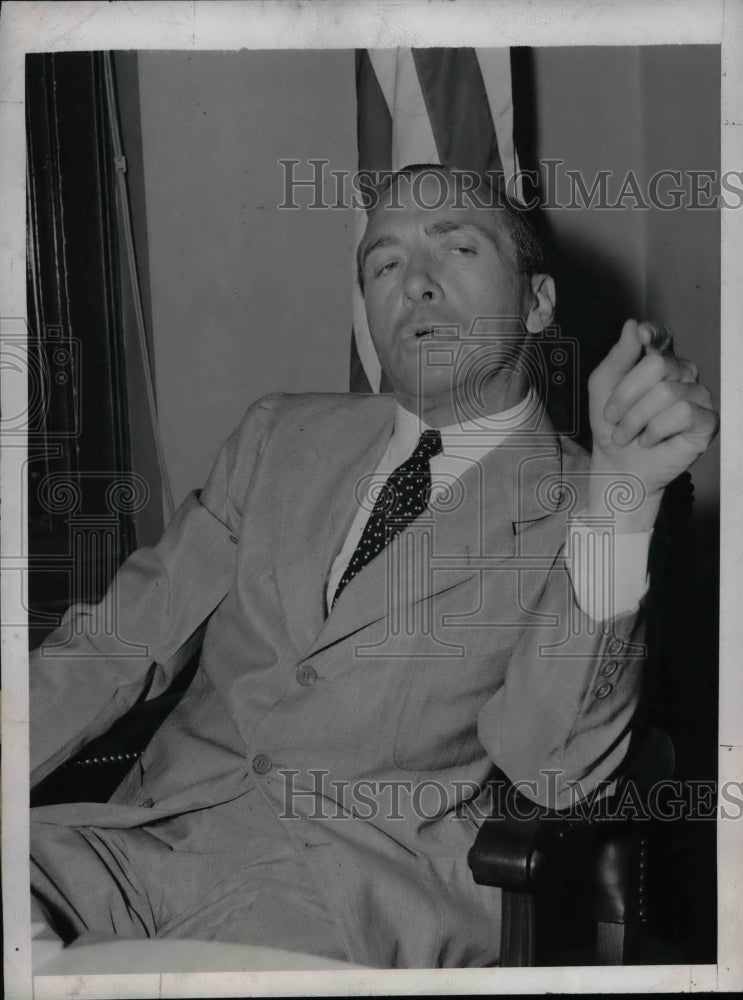 1943 Press Photo Brig. Gen. Robert Johnson during conference - Historic Images