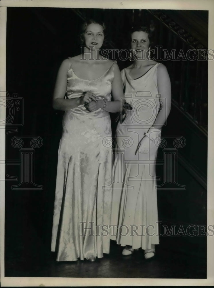 1932 Press Photo Neelthe VanBergen And Katherine Meamy At Fraternity Dance - Historic Images