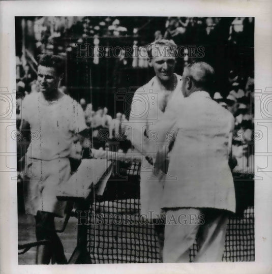 1946 American Team Captain Walter Pate & Australia's Jack Bromwich - Historic Images