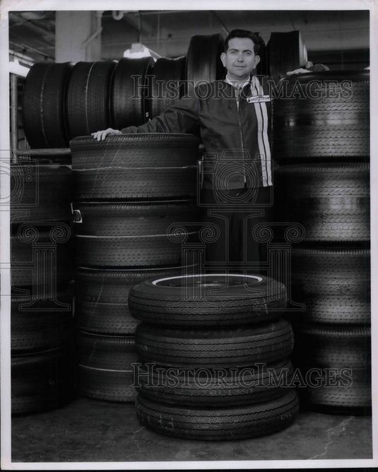 1968 Press Photo Chief engineer of Goodyear Edward Alexander - nea57749 - Historic Images