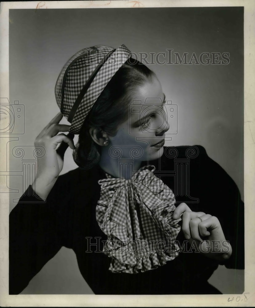 1944 White Checkered hat and collar  - Historic Images
