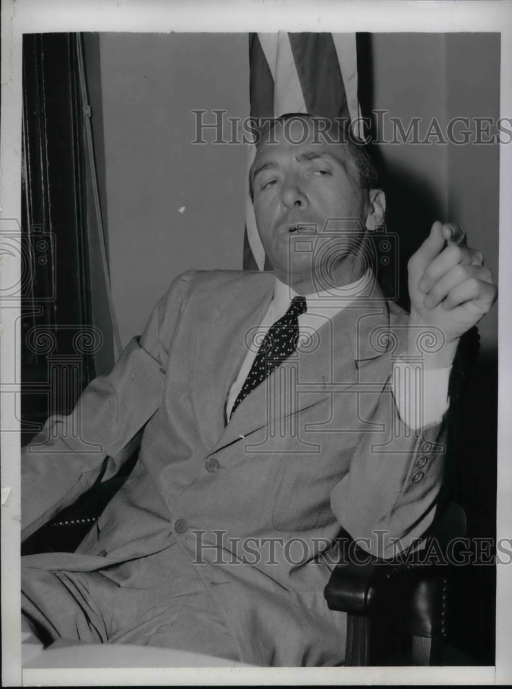 1943 Brigadier General Robert W. Johnson Press Conference - Historic Images
