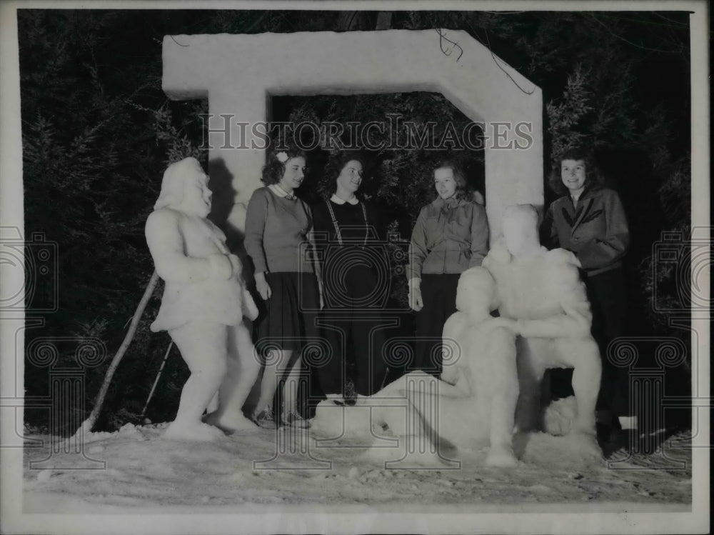 1941 Press Photo Darmouth Winter Carnival Rozzie Schane Atherson Cloe Sinclaire - Historic Images
