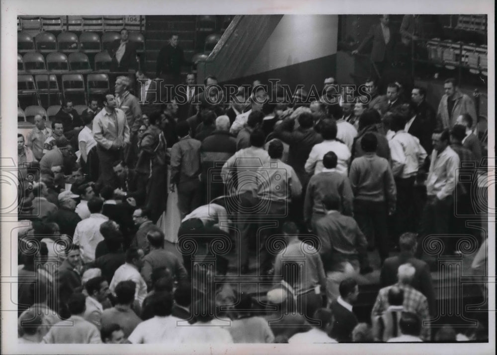 1970 Teamsters Converge On Rostrum Just Concluded At Arena - Historic Images