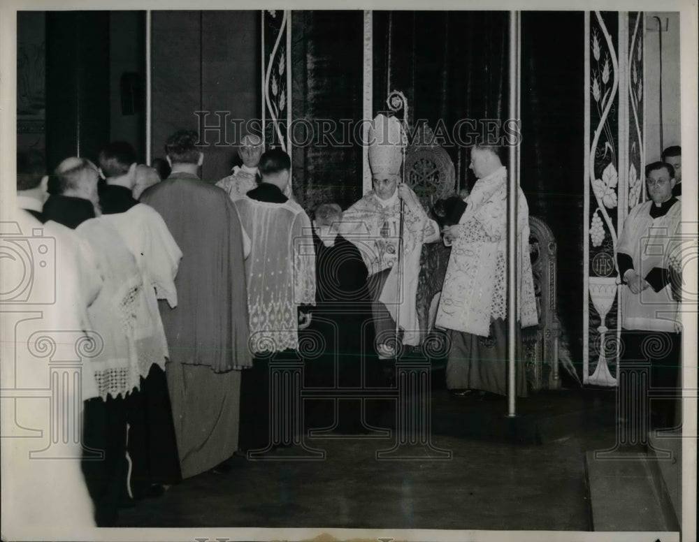 1940 Archbishop Moses Elisa Kilby at Gesu Church  - Historic Images