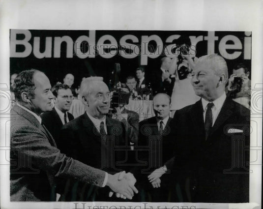 1969 Press Photo Ex-Chancellor Kurt Georg Kiesinger Congratulated - Historic Images