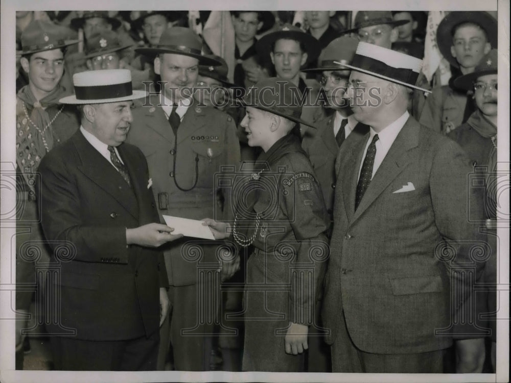 1937 Postmaster Albert Holdman Presents Presidential Letter - Historic Images