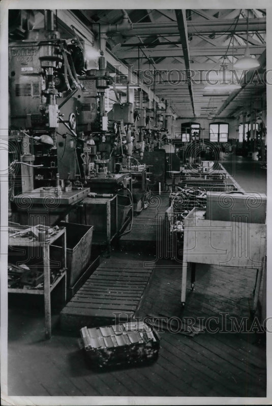 A abandoned warehouse.  - Historic Images