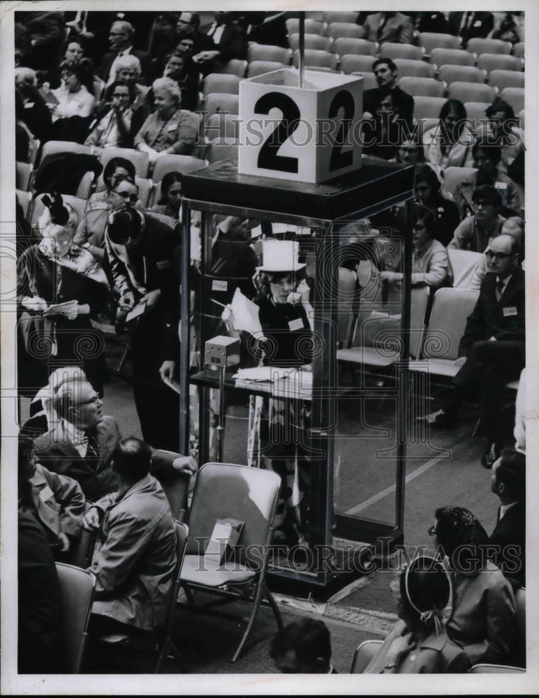 1970 scene from AT&T annual meeting  - Historic Images