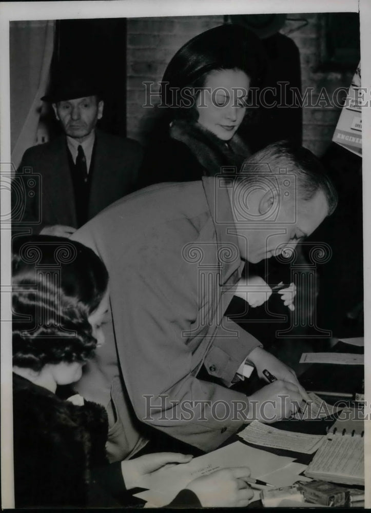 1939 Press Photo Dwight H. Green Mrs. Green District Attorney - nea58126 - Historic Images