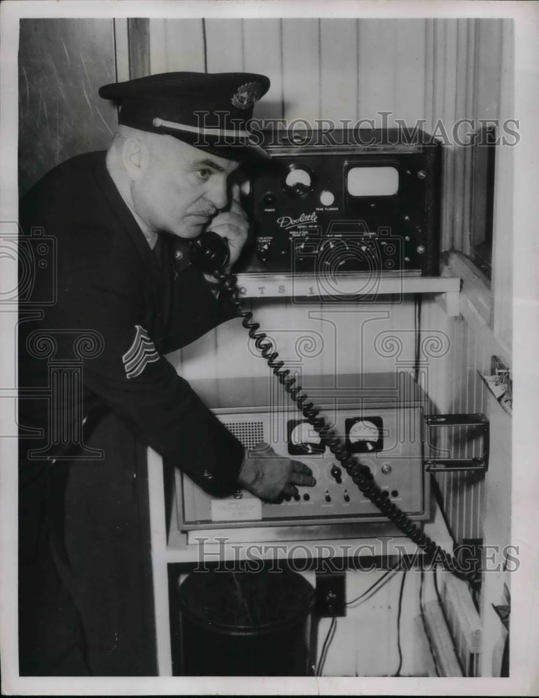 1949 Press Photo Sgt LJ Killam Makes Radio Call During Mobile Shipping Patrol - Historic Images