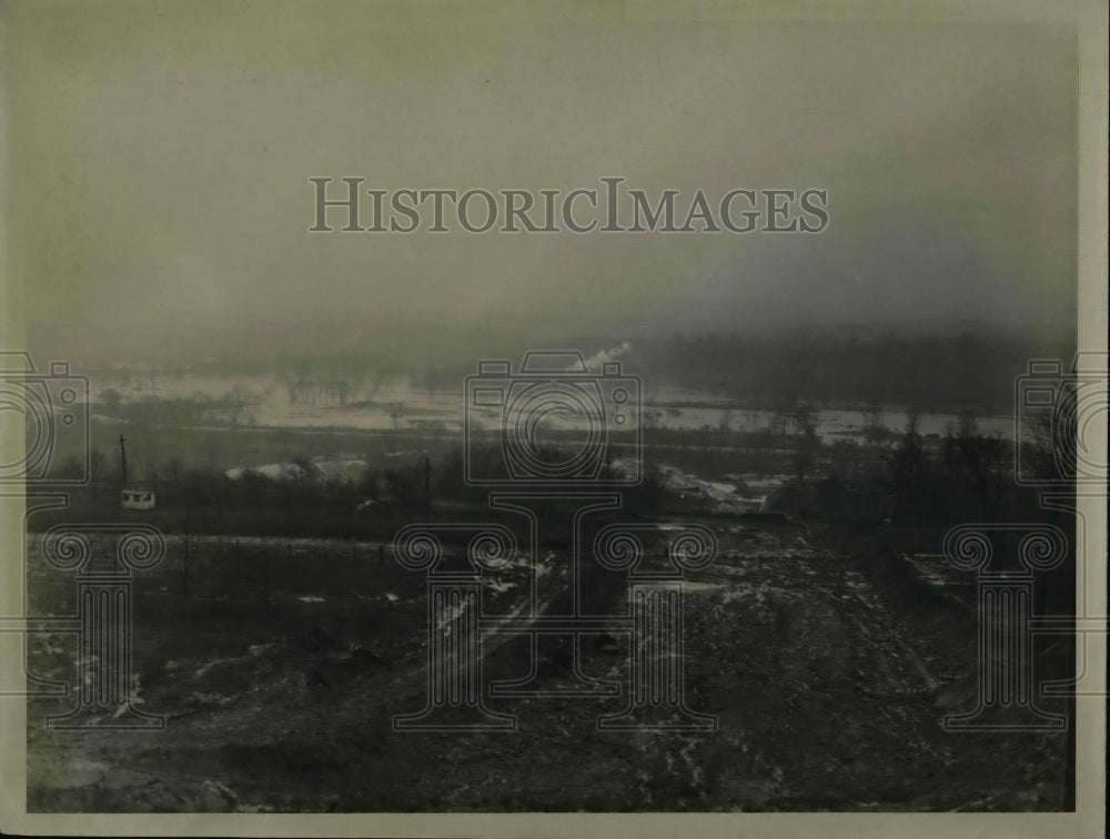 1937 Press Photo View Of Flooded Granger Road Hill Across Cuyahoga Vally - Historic Images