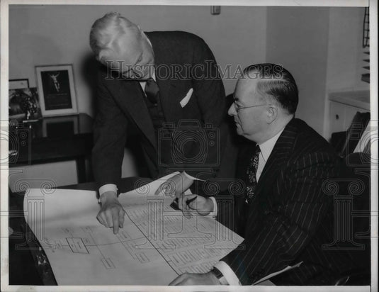 1942 Press Photo William H. Harrison Donald Nelson - nea58161 - Historic Images