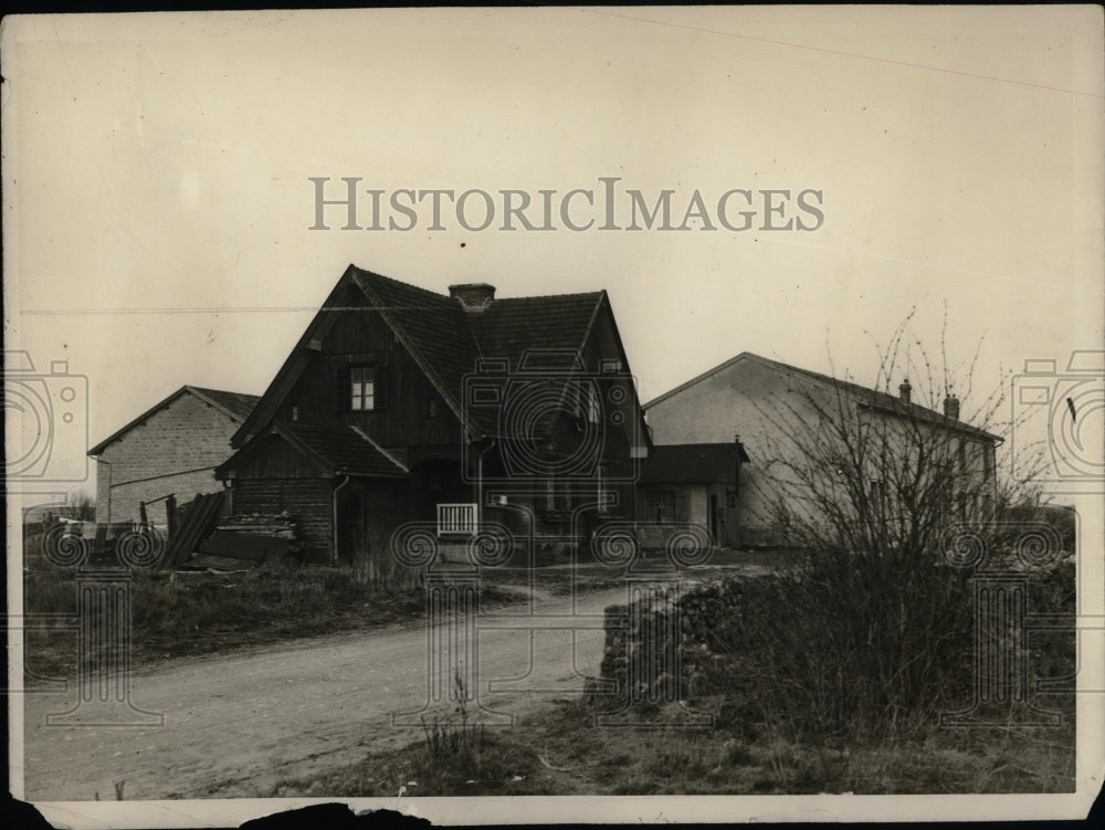 1927 Press Photo One Of The Homes Remaining In Village Of Souain - nea58214 - Historic Images