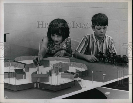 Press Photo Summer School at Fairfax, Karen Clydesdale and Ricky Kummer - Historic Images