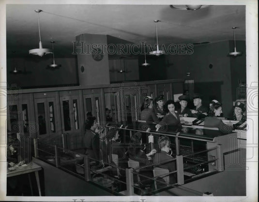 1943 Press Photo Telephone Center at Times Square by New York Telephone Company - Historic Images