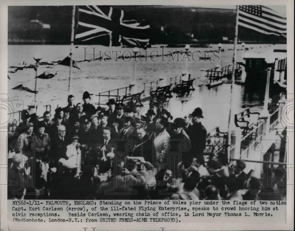 1952 Captain Kurt Carlsen Honored in England  - Historic Images
