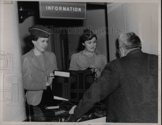 1941 Army QuarterMaster Corp Bernice Johnson Beatrice Kins - Historic Images