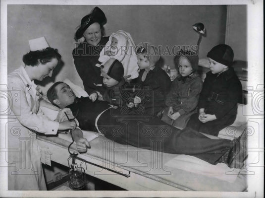 1944 Thomas Gonnella & Family  - Historic Images