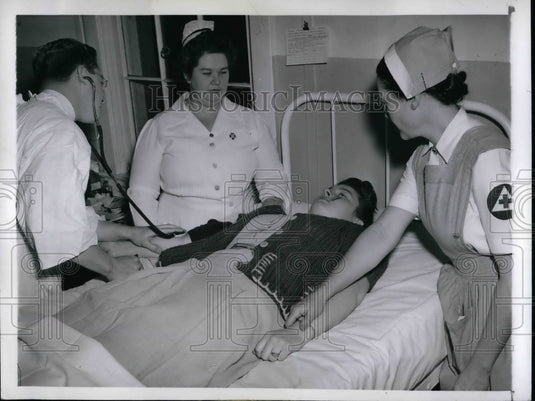 1942 Press Photo Red Cross Blood Drive Donors - Historic Images