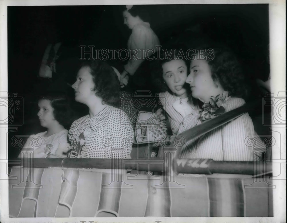 1944 Press Photo Governor Dwight Green&#39;s Family at Republican National Conventio - Historic Images