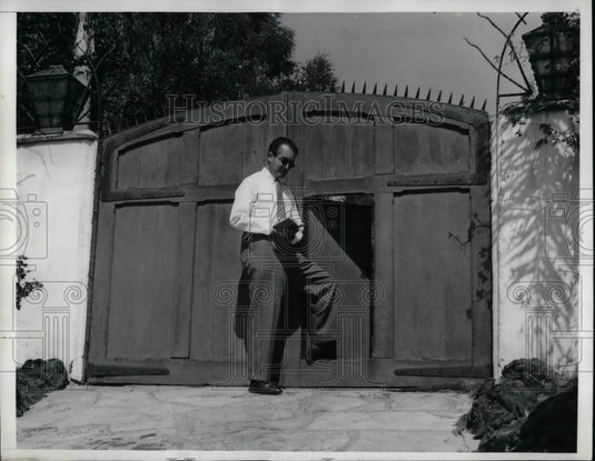 1940 Sentry George Tichenor at Postern Gate  - Historic Images