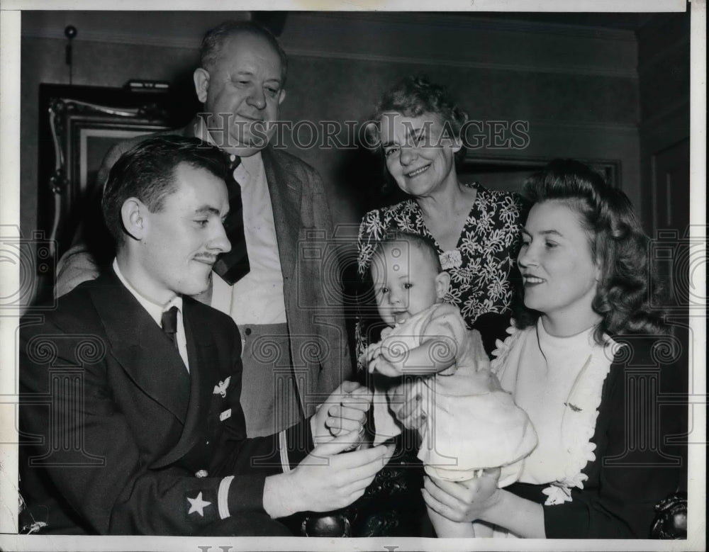 1942 Ensign William Warden Wilma and wife  - Historic Images