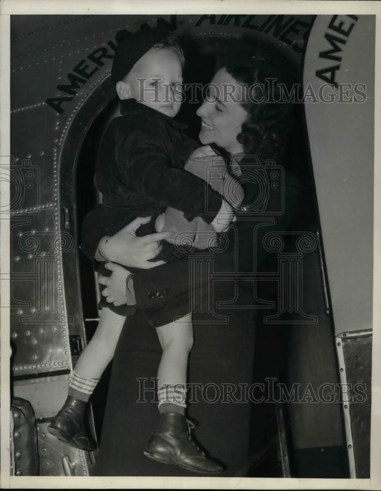 1939 Press Photo Dickey Janis &amp; Stewardess Elizabeth Kisssinger - Historic Images