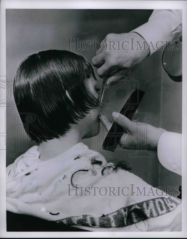 1954 A person getting a hair cut  - Historic Images