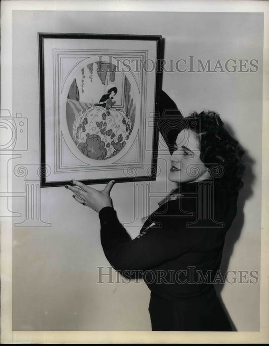 1944 Lila Walton, Storekeeper 1st Class, Manhattan Towers Hotel - Historic Images