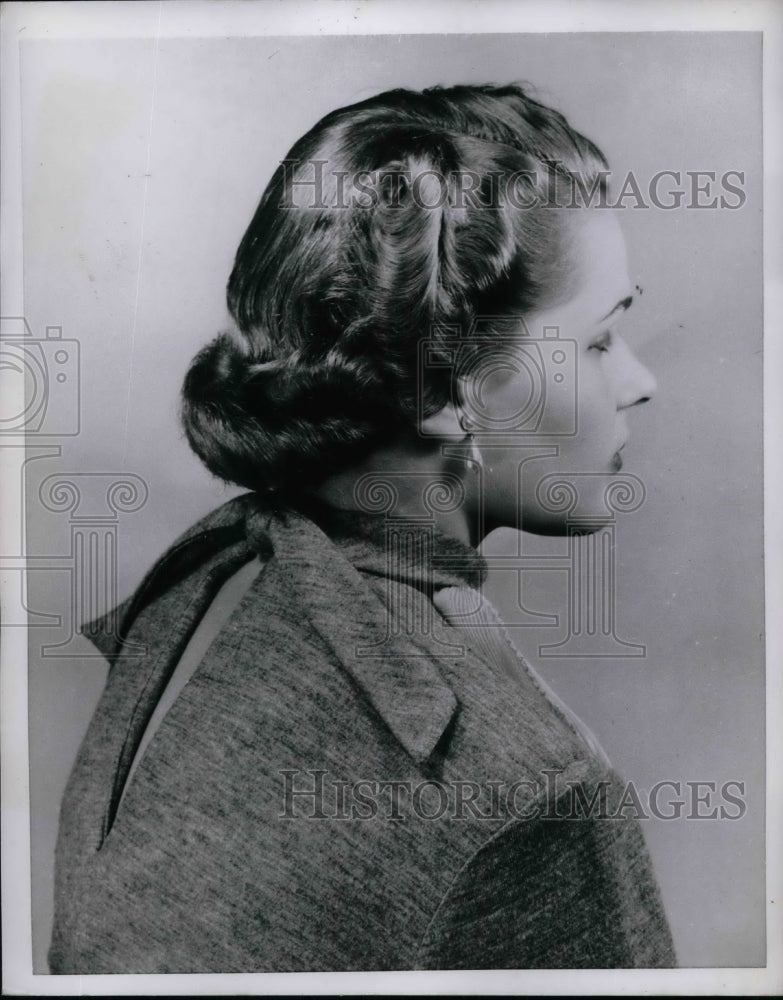 1952 Hair cut and set  - Historic Images