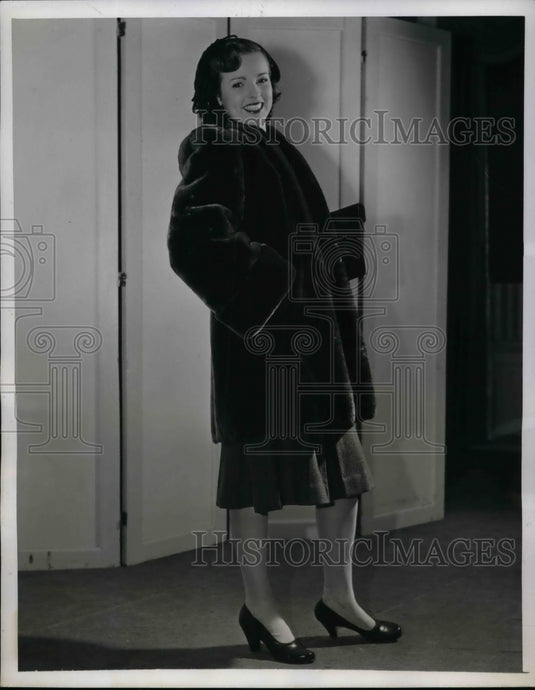 1943 Press Photo Coat of North American Mounton, dyed a beaver tone - Historic Images
